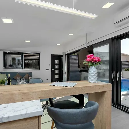 Apartman Lulani Pool