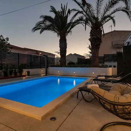 Lulani Pool * מאקרסקה