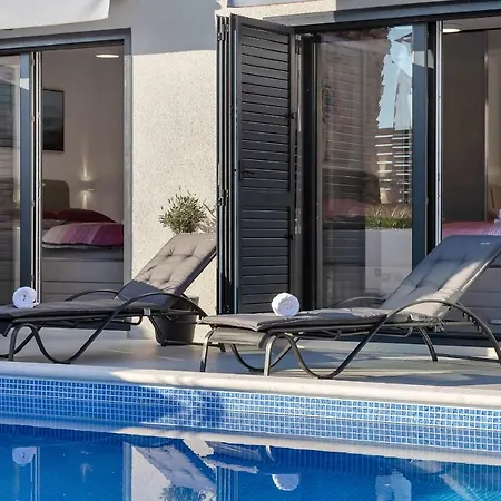 Lulani Pool Apartman Makarska