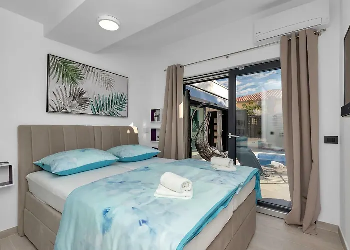 Lulani Pool Makarská