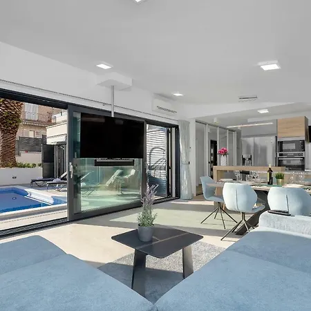 Lulani Pool * ماكارسكا